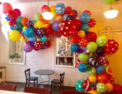 Organic & Funky Balloon Garland